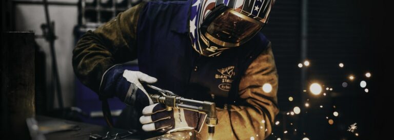 Fabricante de metal, montador, torneiro e soldador